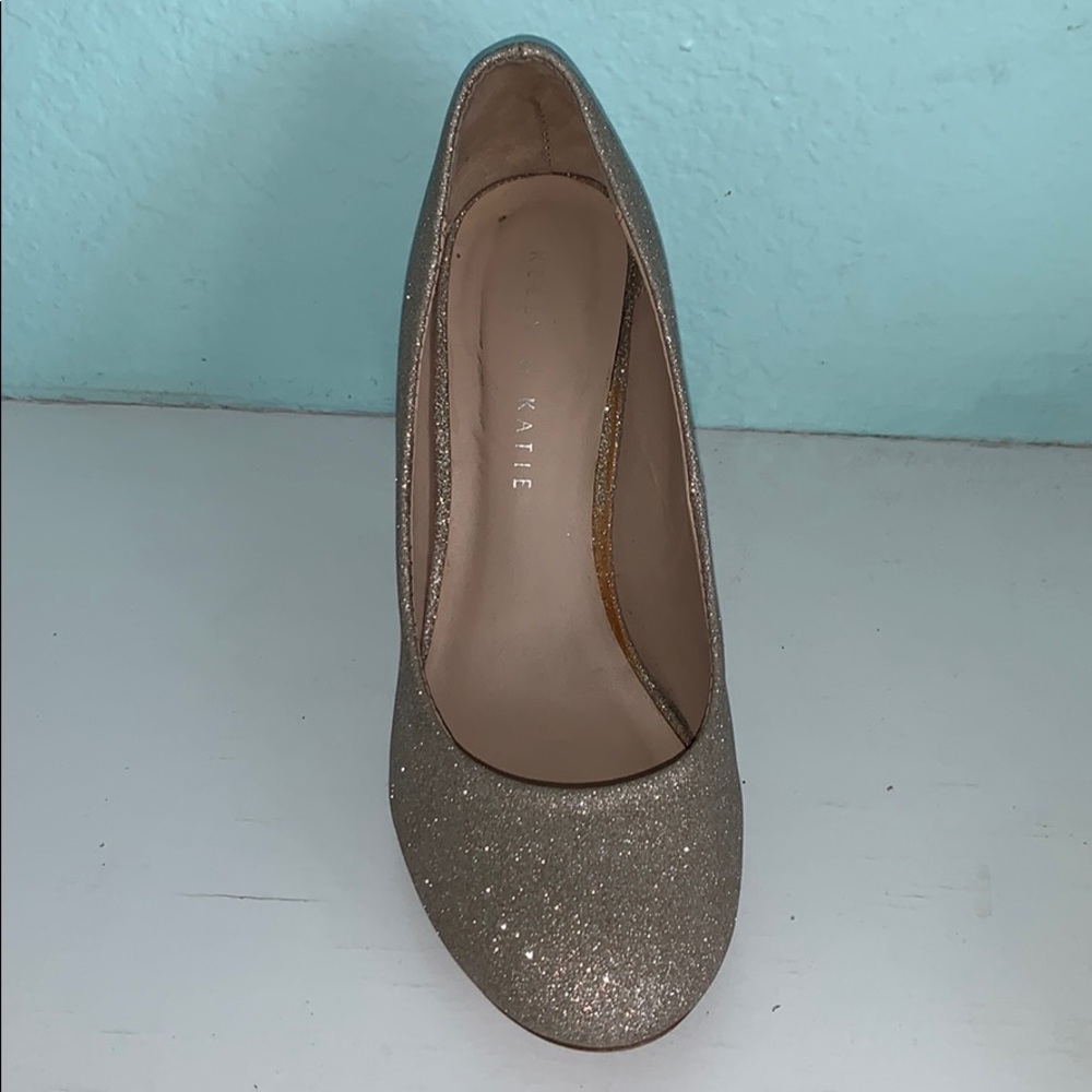 Heels - Picture 4 of 6